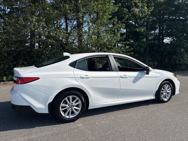 2025 Toyota Camry LE photo 3
