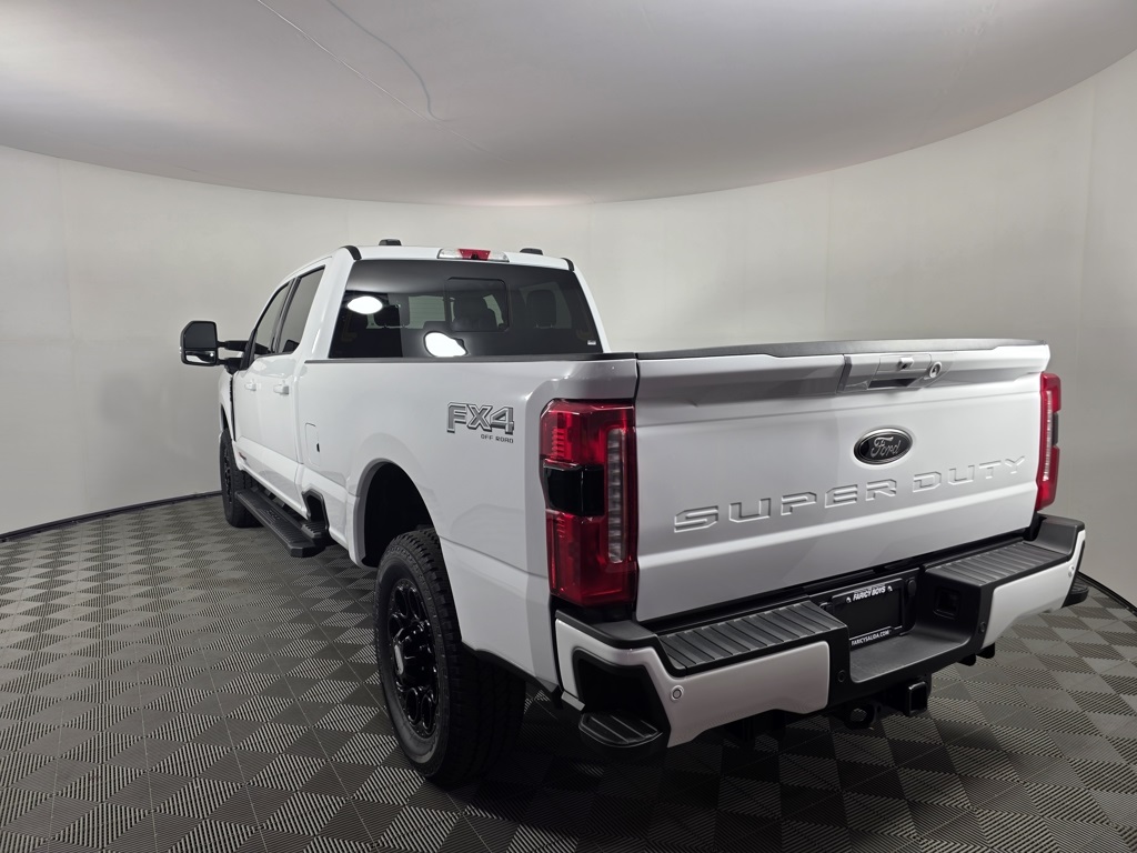 2025 Ford F-350 Lariat photo 3