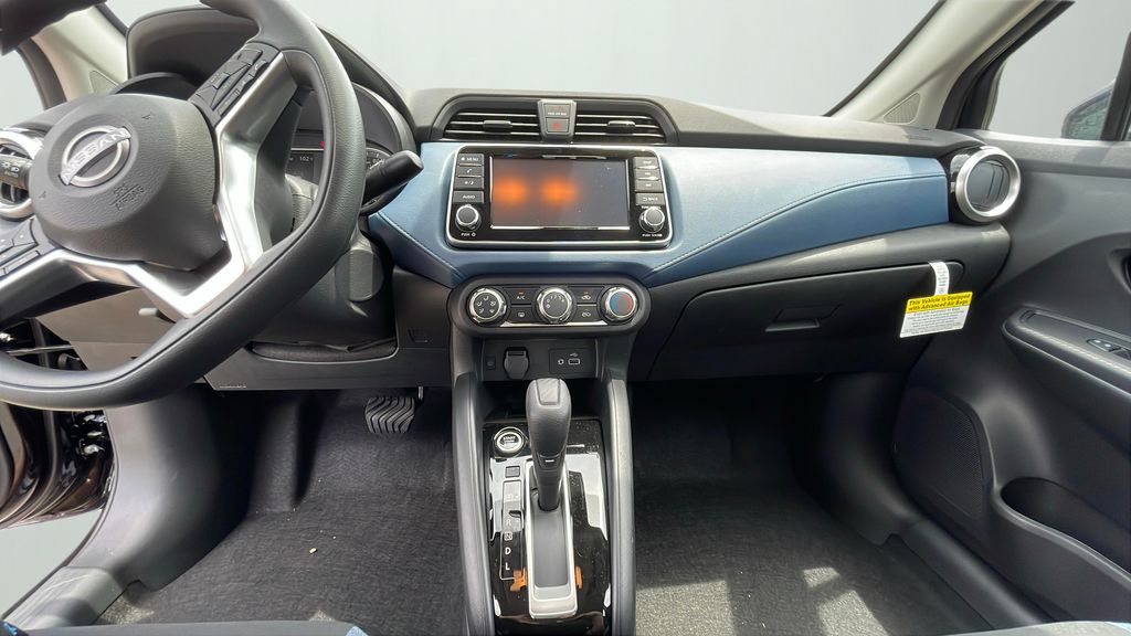 2025 Nissan Versa SV photo 12