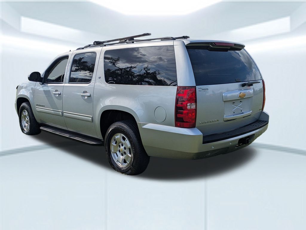 2012 Chevrolet Suburban 1500 LT photo 3