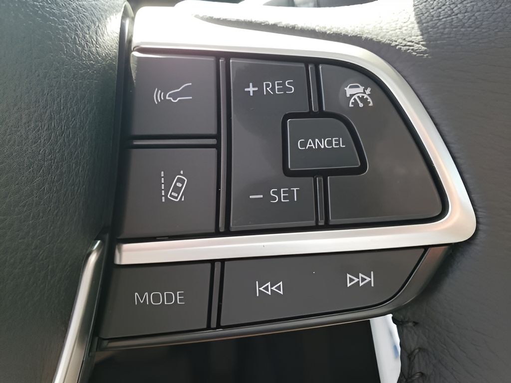 2025 Toyota Sienna XLE photo 17