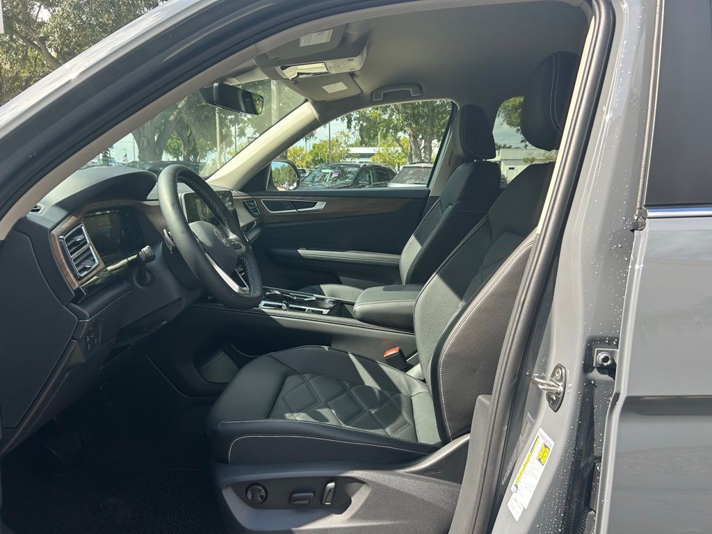 2026 Volkswagen Atlas SE Technology photo 4