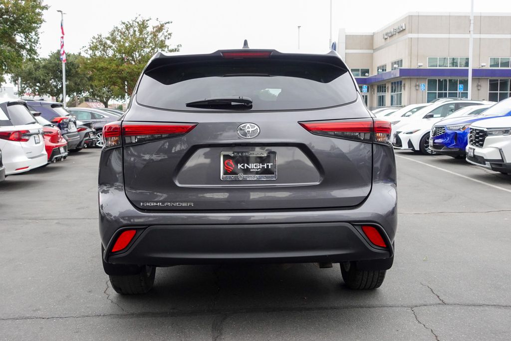 2023 Toyota Highlander L photo 4