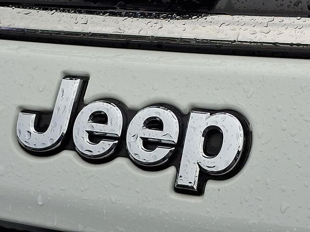 2023 Jeep Compass Latitude Lux photo 27