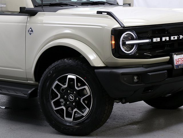 2025 Ford Bronco Outer Banks photo 3