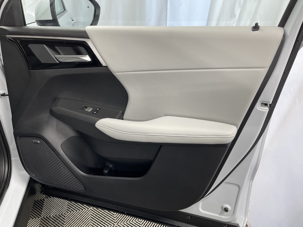 2025 Mitsubishi Outlander SE photo 27