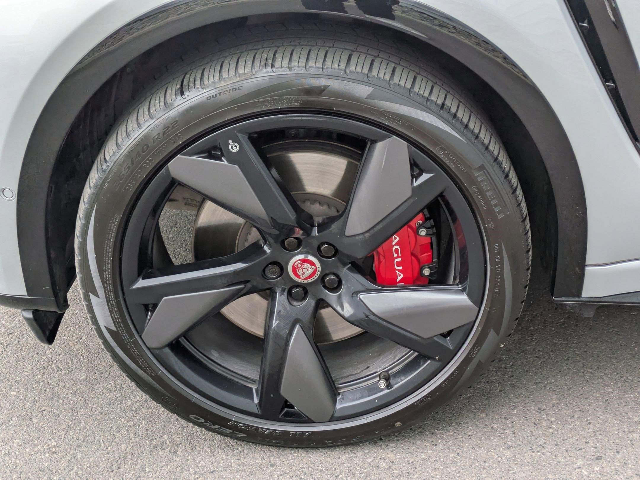 2022 Jaguar F-PACE SVR photo 10