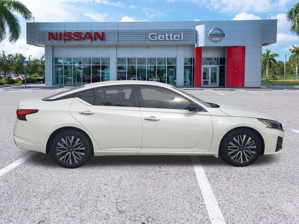 2025 Nissan Altima 2.5 SV photo 3