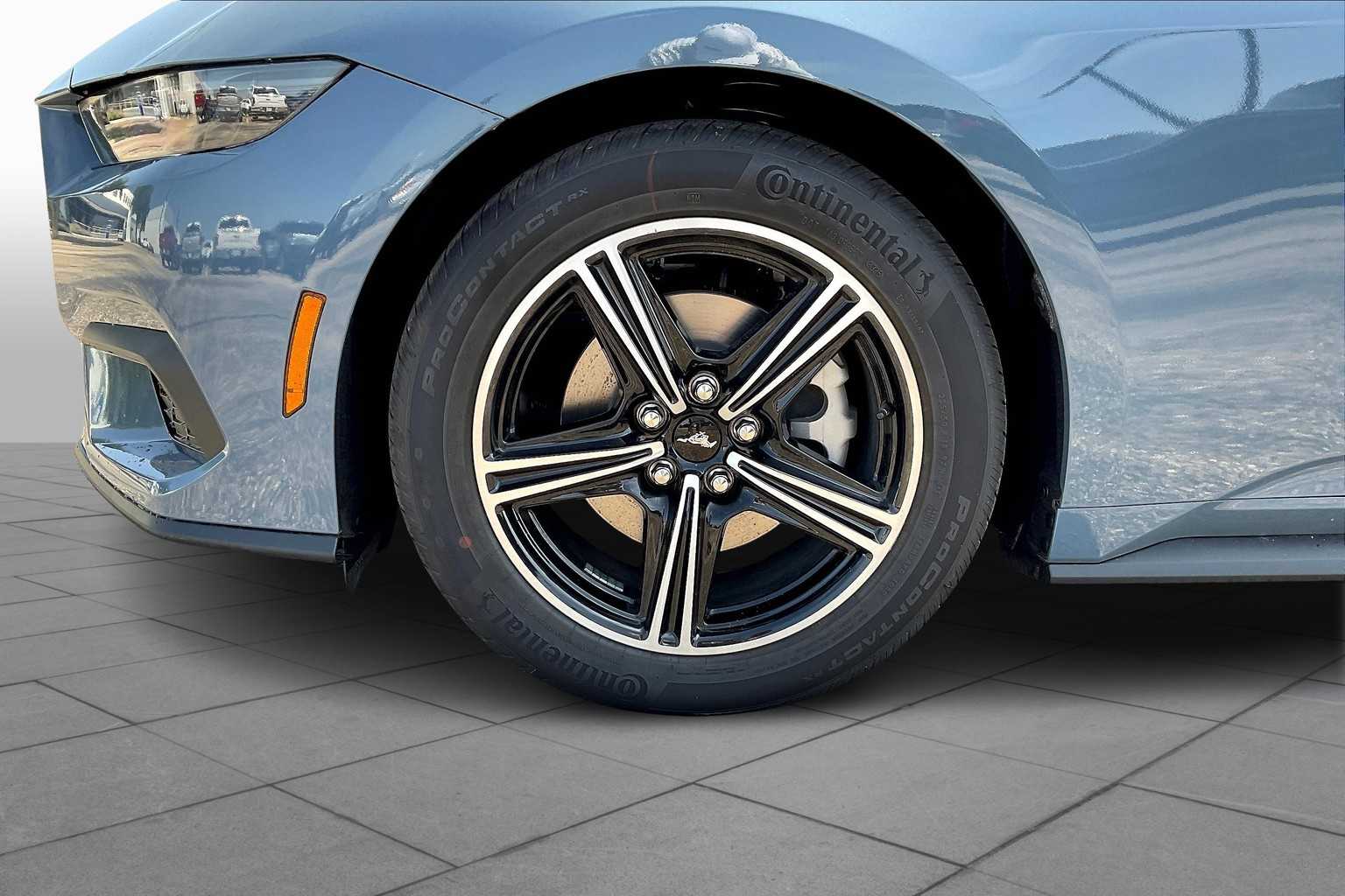 2025 Ford Mustang EcoBoost Premium photo 10