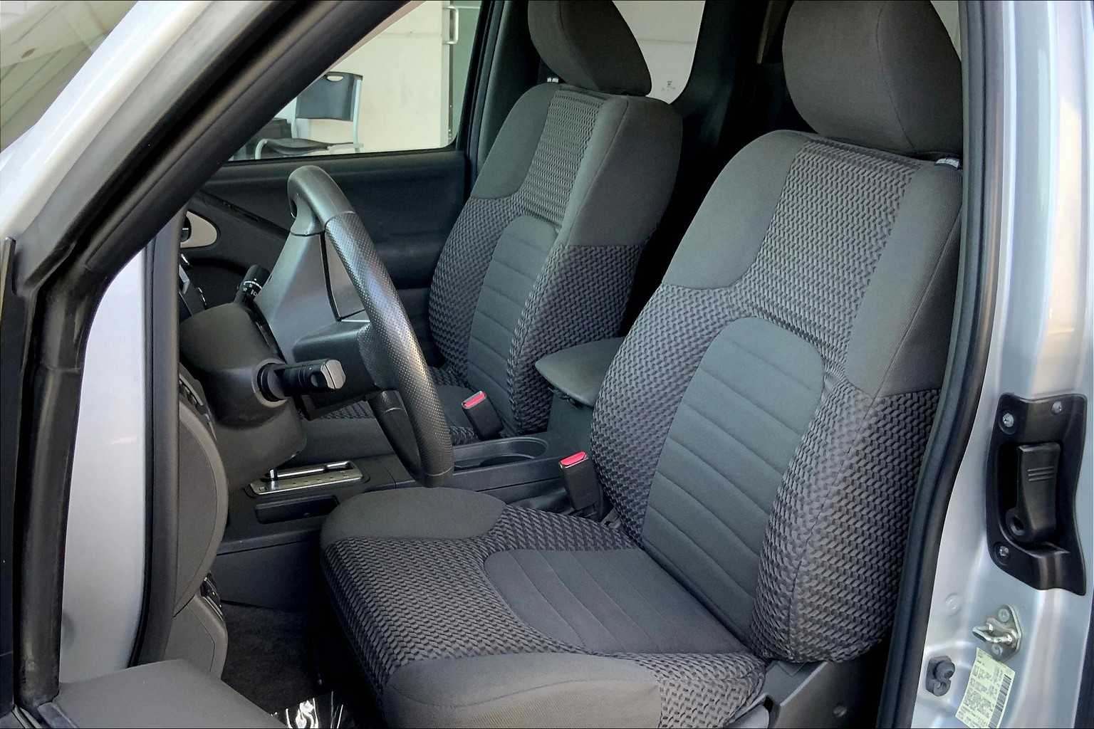 2017 Nissan Frontier SV photo 7