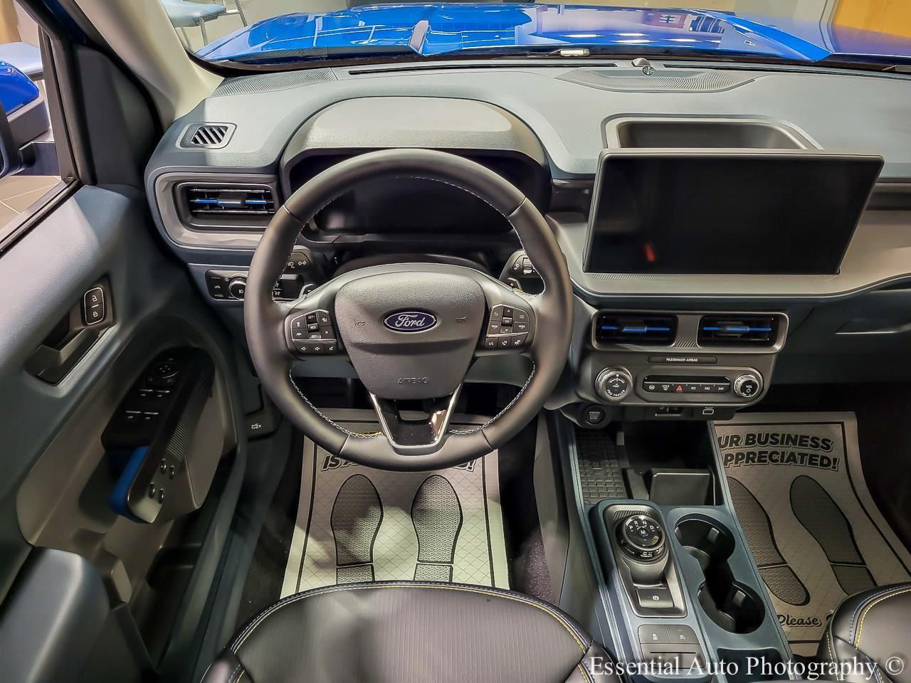 2025 Ford Maverick photo 2