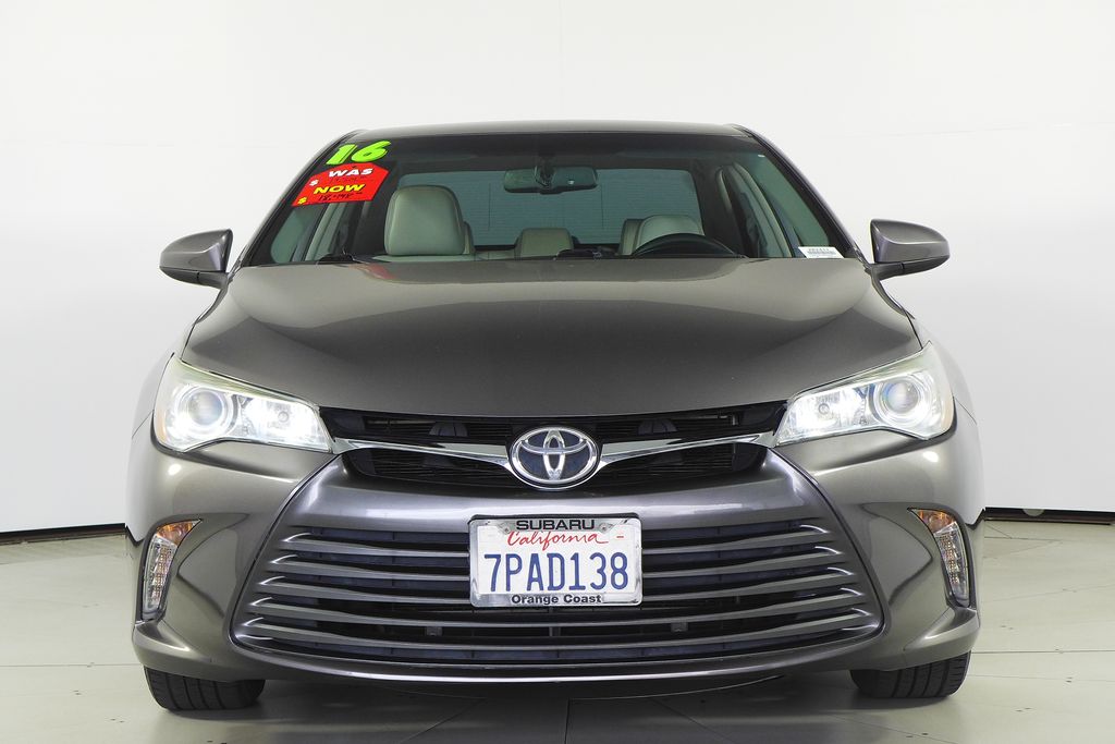 2016 Toyota Camry XLE photo 2
