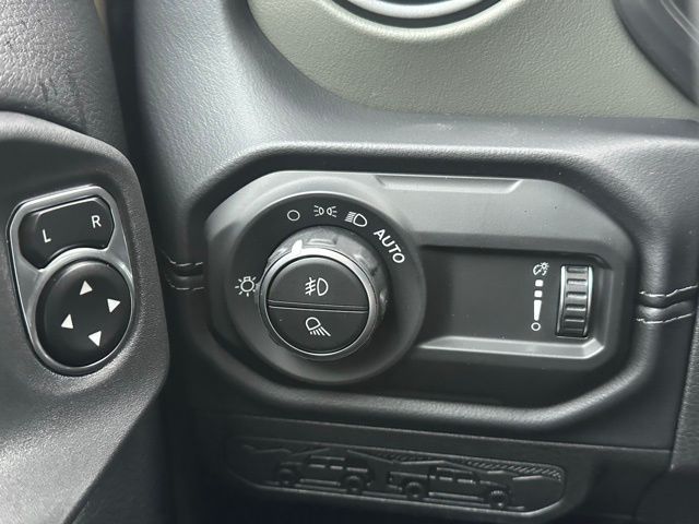 2025 Jeep Gladiator Mojave photo 15