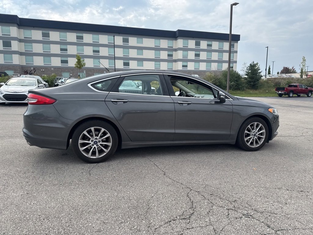 2017 Ford Fusion SE photo 23