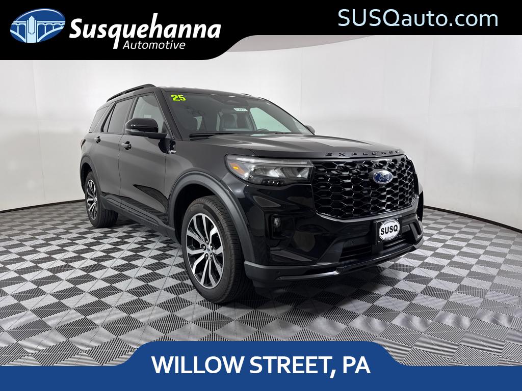 2025 Ford Explorer ST-LINE's photo