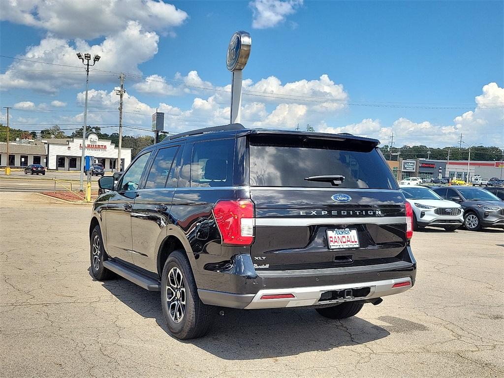 2024 Ford Expedition XLT photo 2