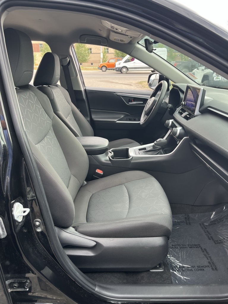 2024 Toyota RAV4 XLE photo 18