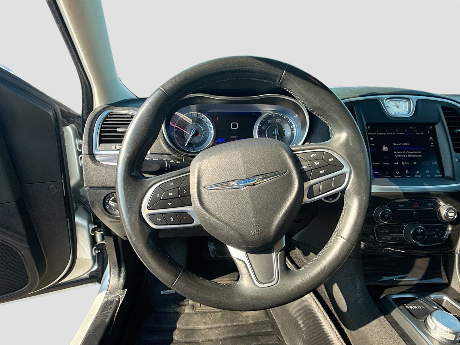 2019 Chrysler 300 Touring photo 11