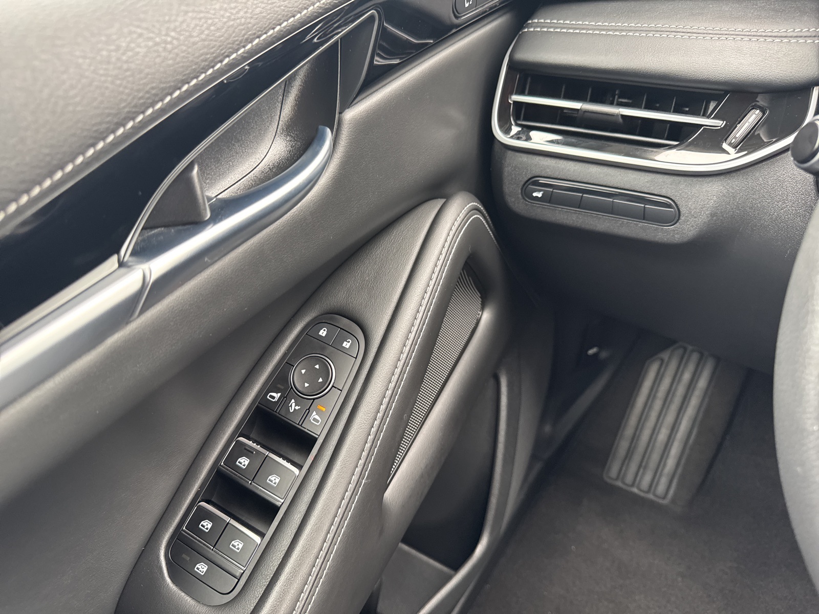 2022 Infiniti QX60 Pure photo 33