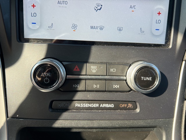 2022 Ford Edge SEL photo 17