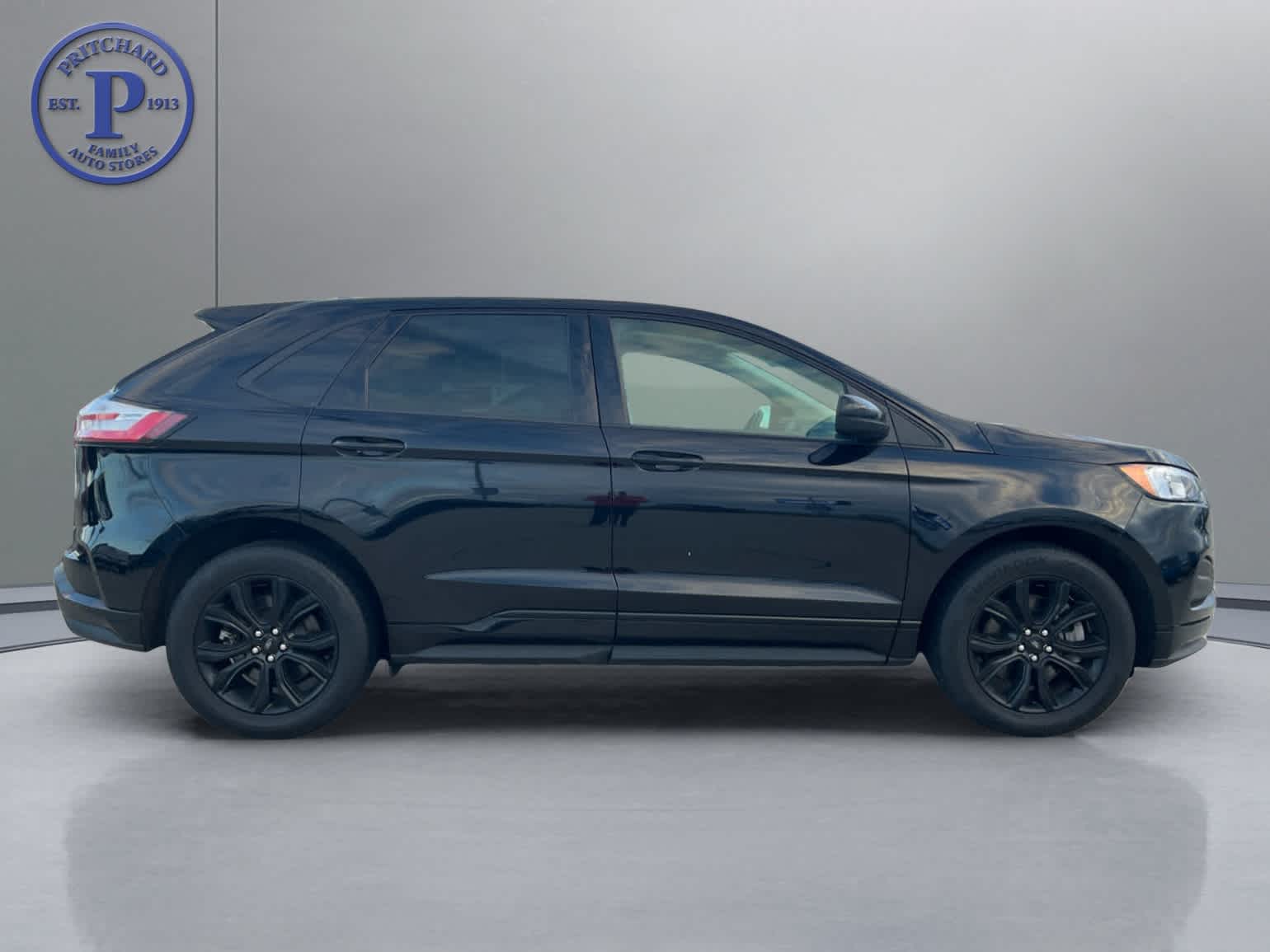 2022 Ford Edge SE photo 2