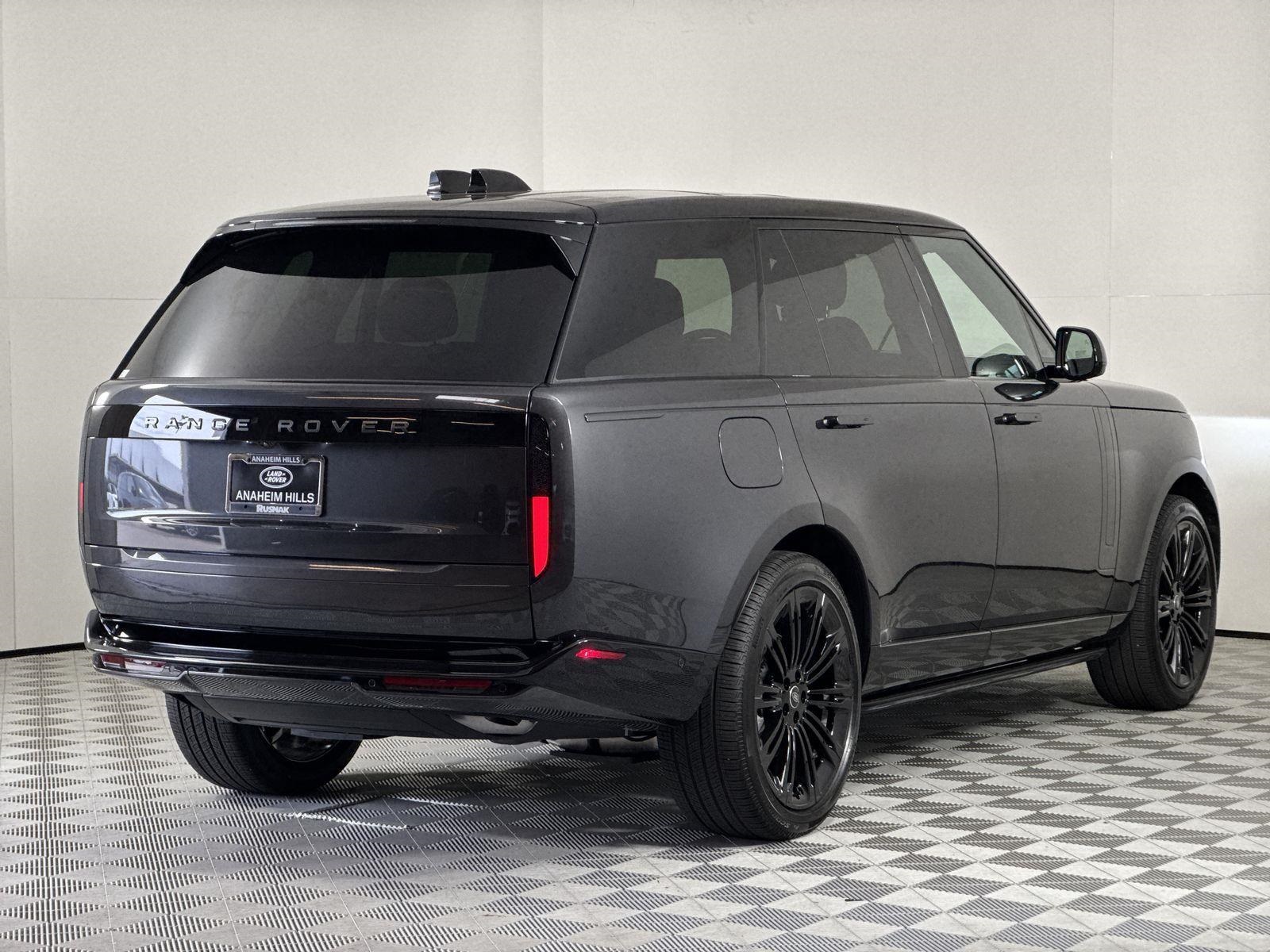 2025 Land Rover Range Rover SE photo 4