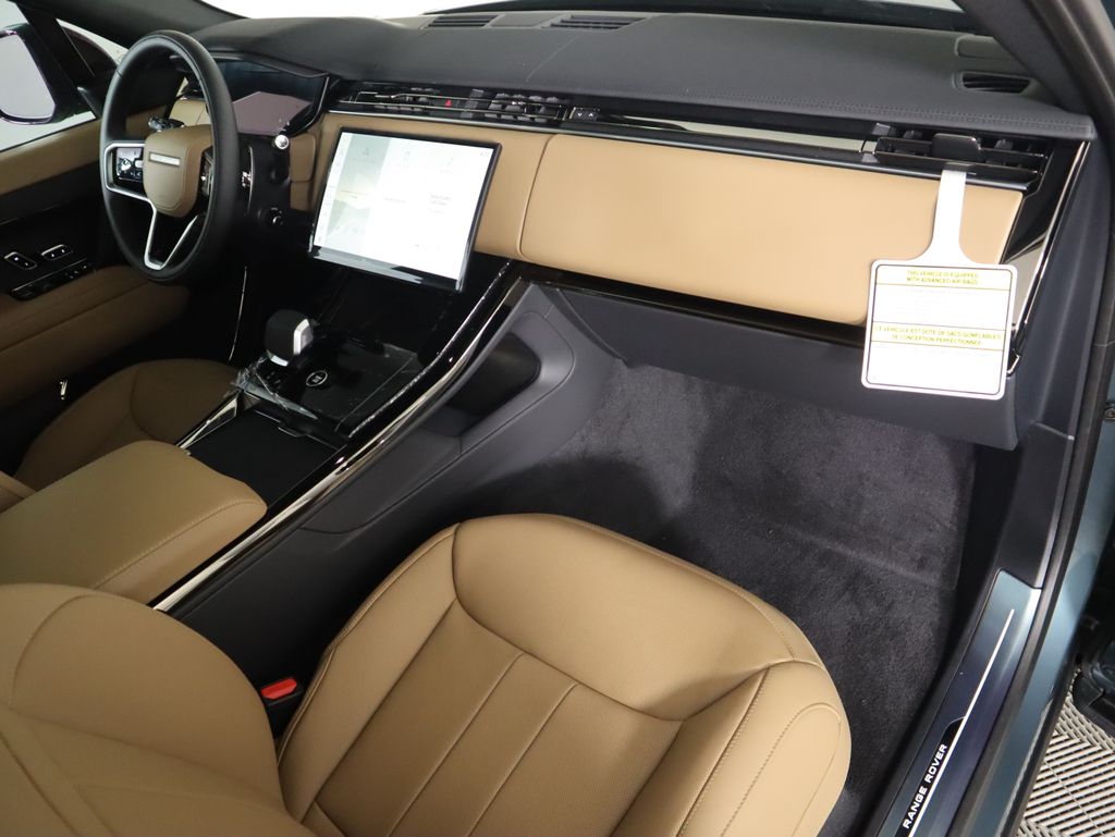 2025 Land Rover Range Rover Sport SE photo 18