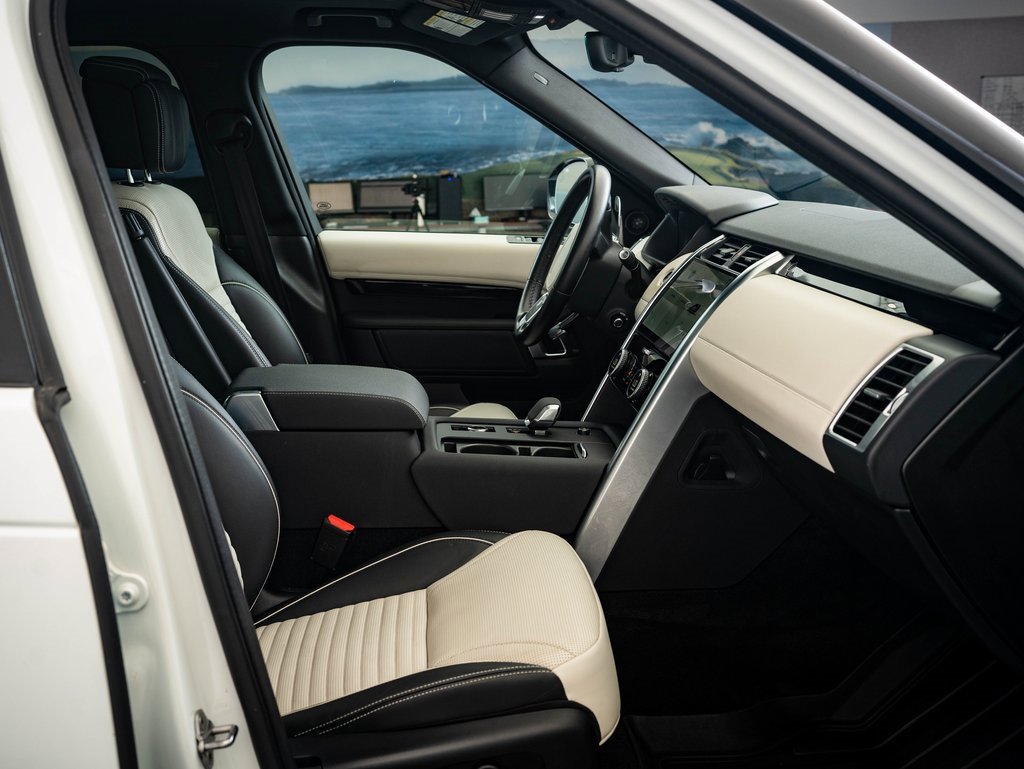 2023 Land Rover Discovery S R-Dynamic photo 19