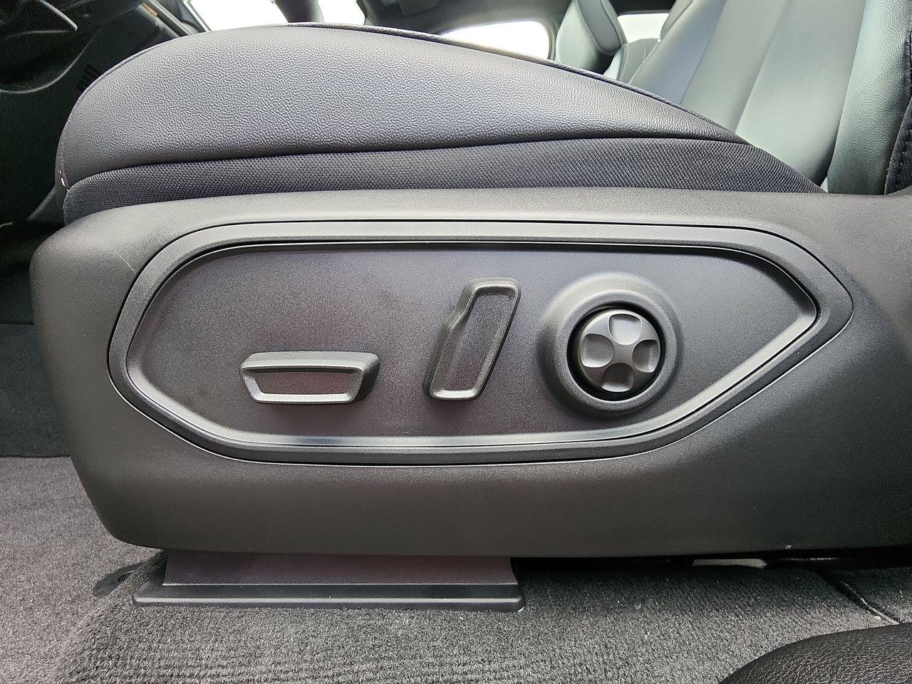 2025 Jeep Grand Cherokee Limited photo 12