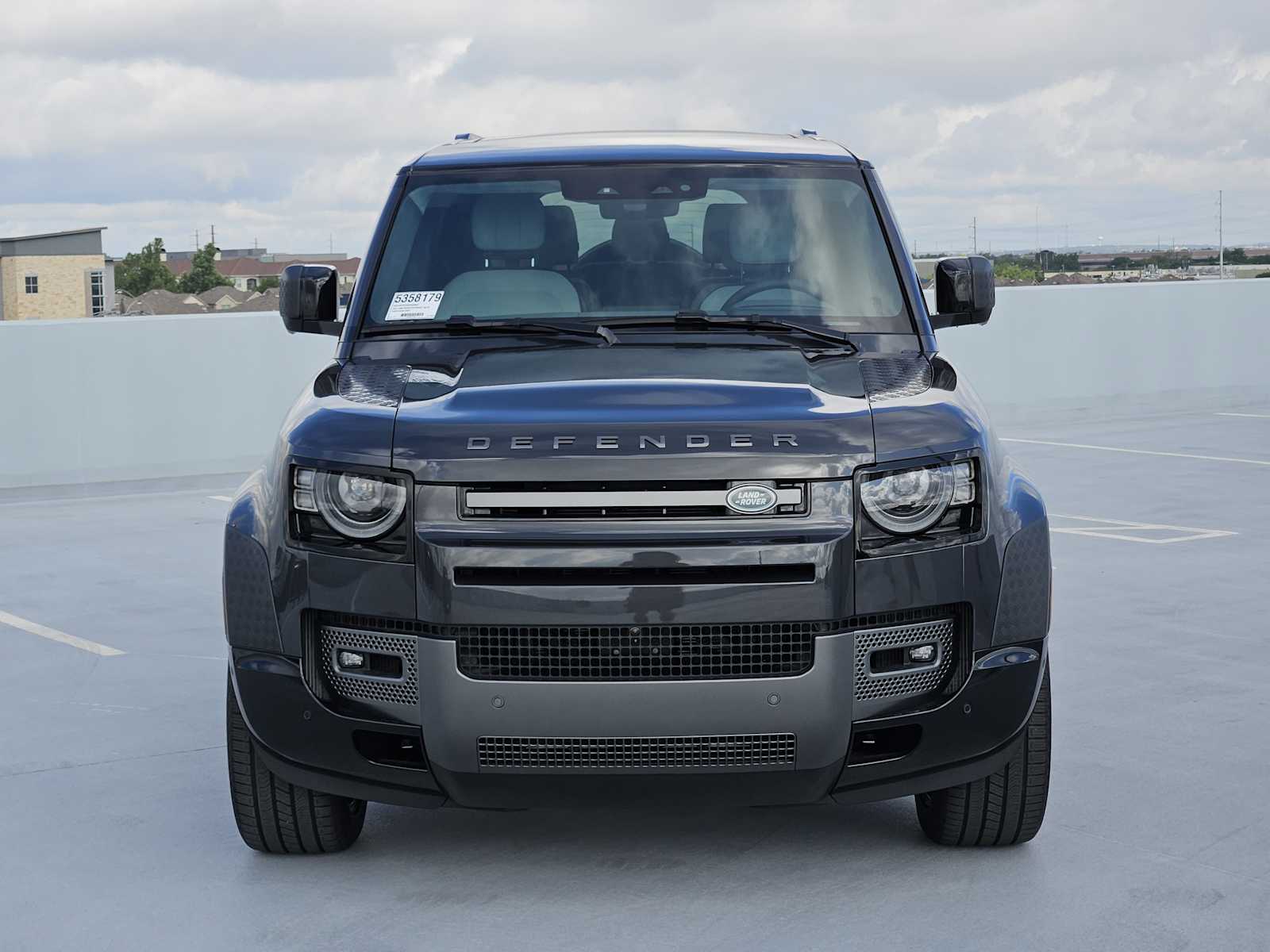 2025 Land Rover Defender 130 V8 photo 2