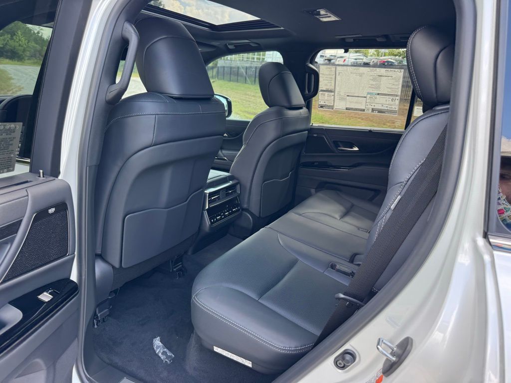 2025 Lexus LX 600 Luxury photo 19