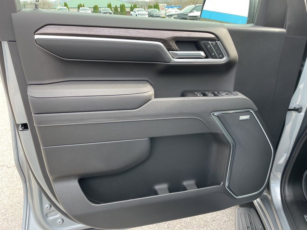 2026 Chevrolet Silverado 1500 LTZ photo 4