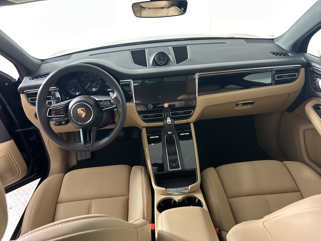 2025 Porsche Macan T photo 15