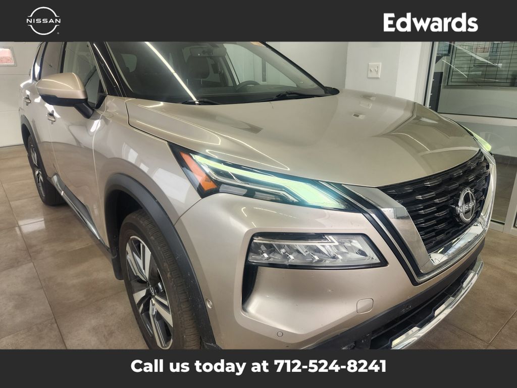 2022 Nissan Rogue Platinum photo 2