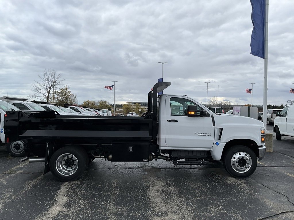 2024 Chevrolet Silverado 5500HD Work Truck photo 2