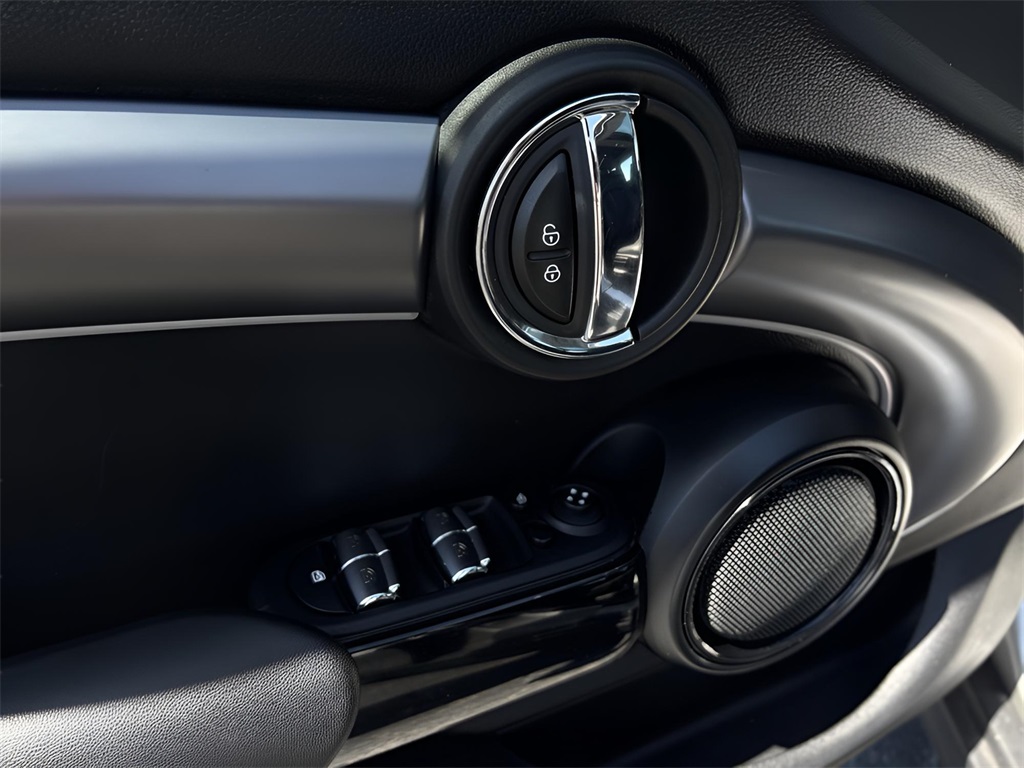 2024 Mini Cooper 4 Door Hardtop Signature photo 10
