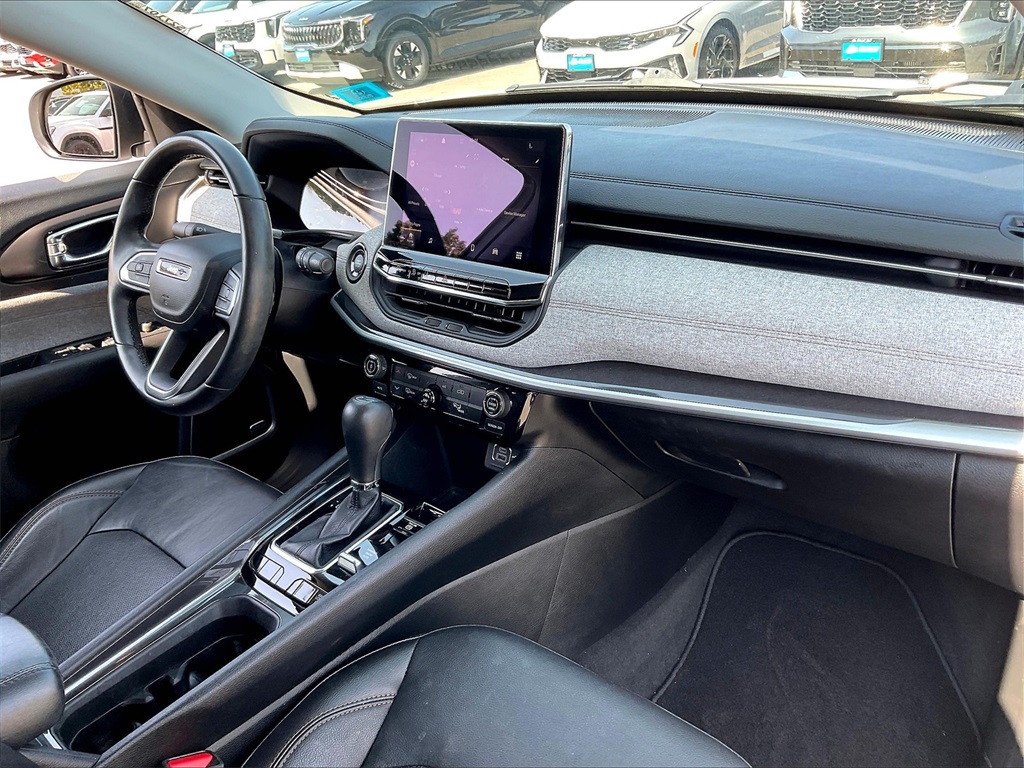 2022 Jeep Compass Latitude Lux photo 13