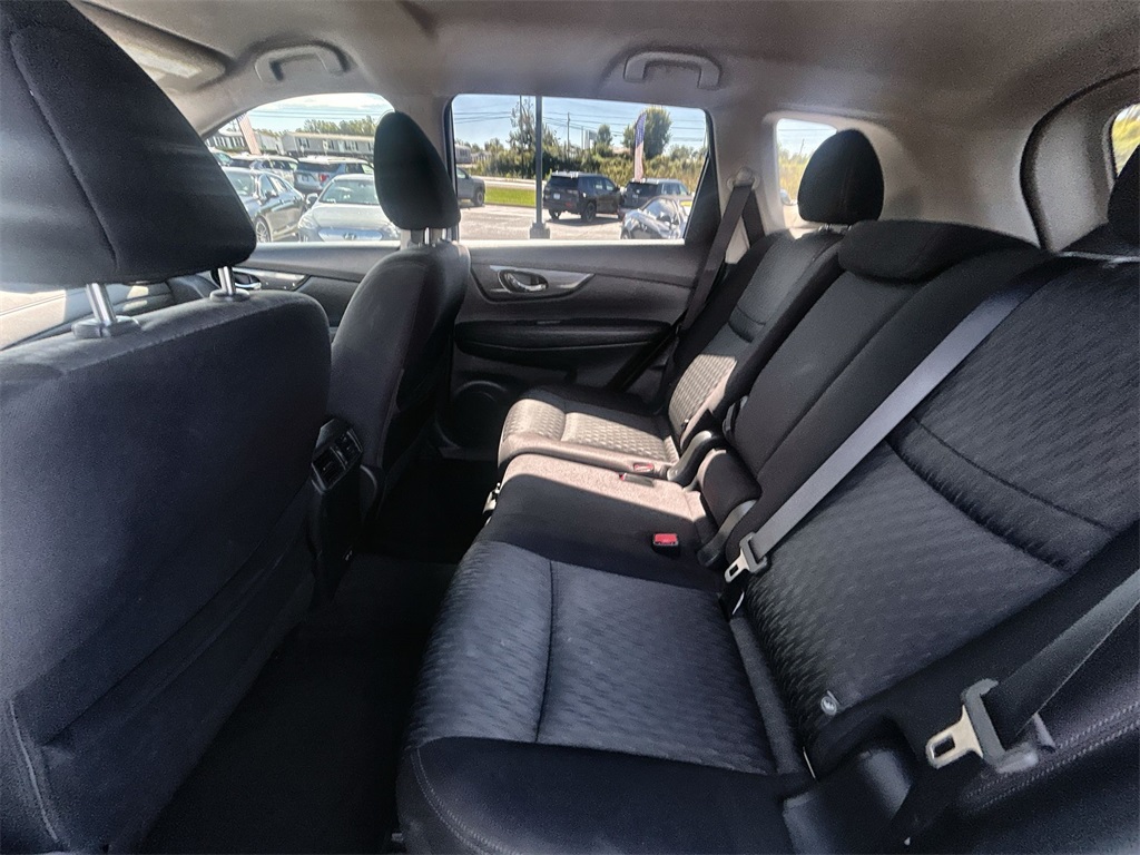 2020 Nissan Rogue SV photo 12