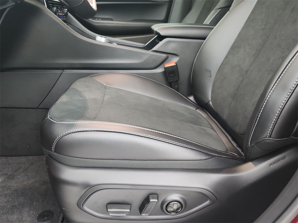 2025 Jeep Grand Cherokee Laredo Altitude X photo 19