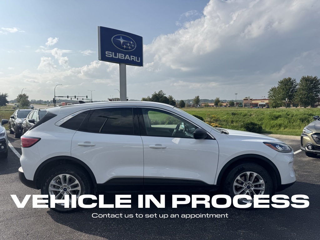 Used 2022 Ford Escape SE with VIN 1FMCU9G65NUB69362 for sale in Rochester, Minnesota