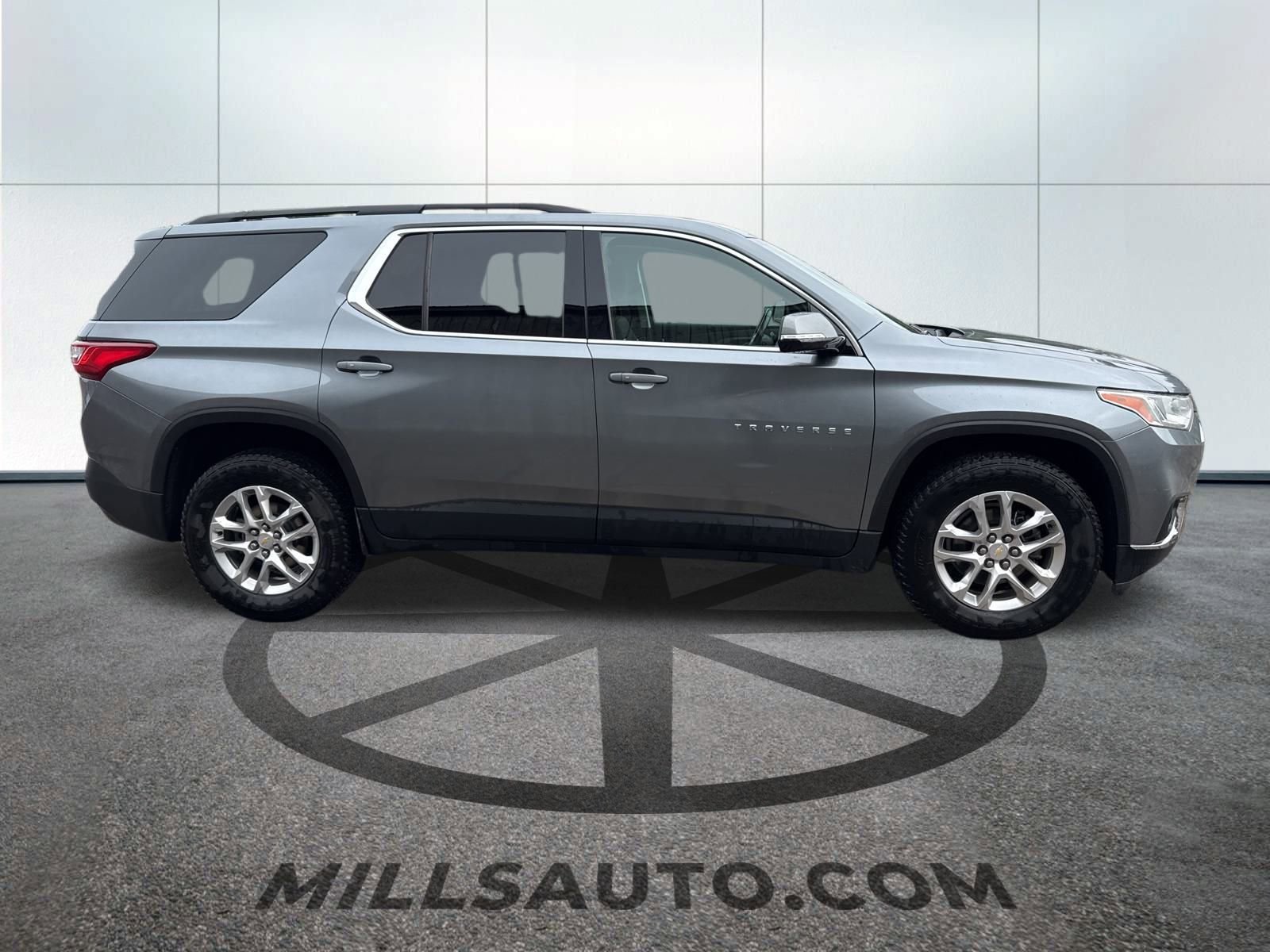 2021 Chevrolet Traverse Cloth photo 2