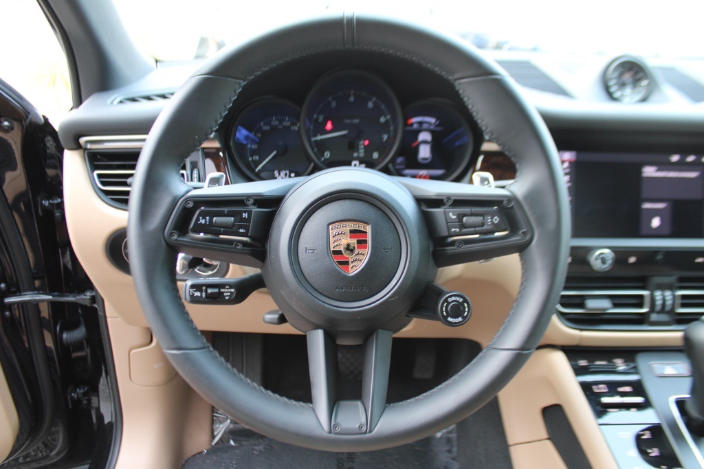 2025 Porsche Macan T photo 16