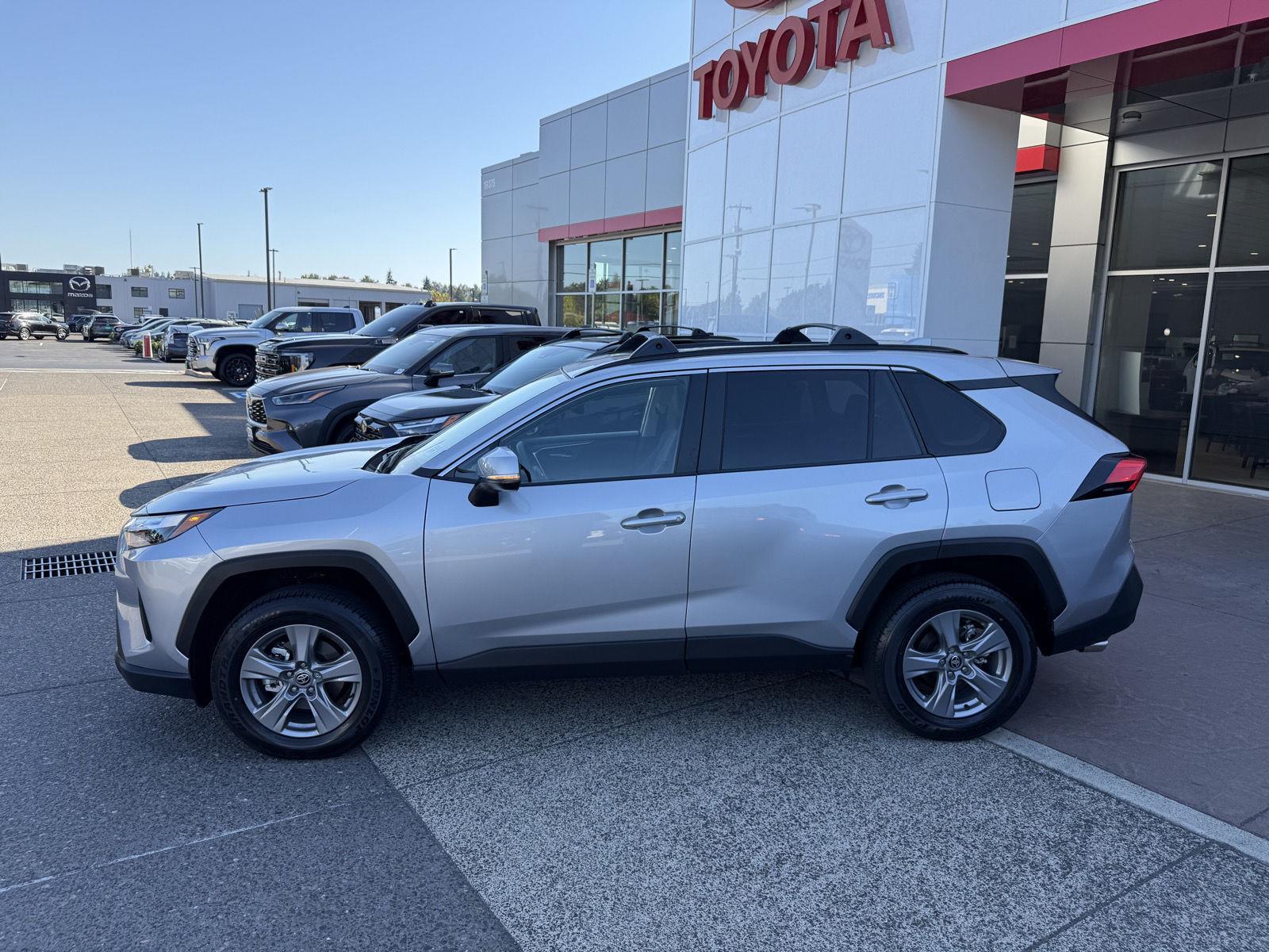2025 Toyota RAV4 XLE photo 2