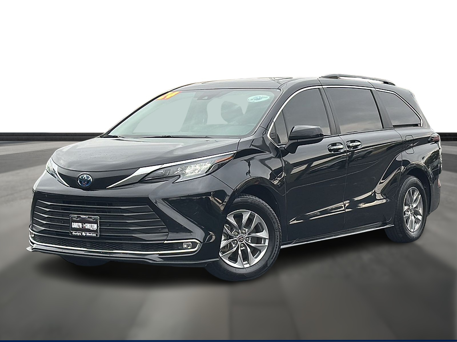 2024 Toyota Sienna XLE's photo