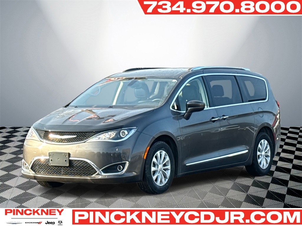 2019 Chrysler Pacifica Touring L's photo