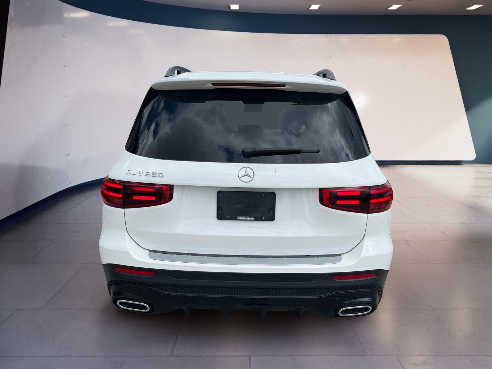 2024 Mercedes Benz GLB 250 photo 4