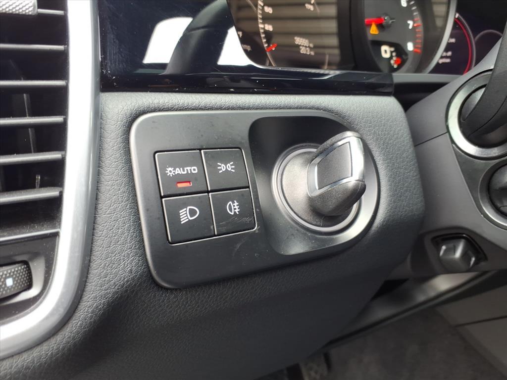 2023 Porsche Cayenne Platinum Edition photo 9