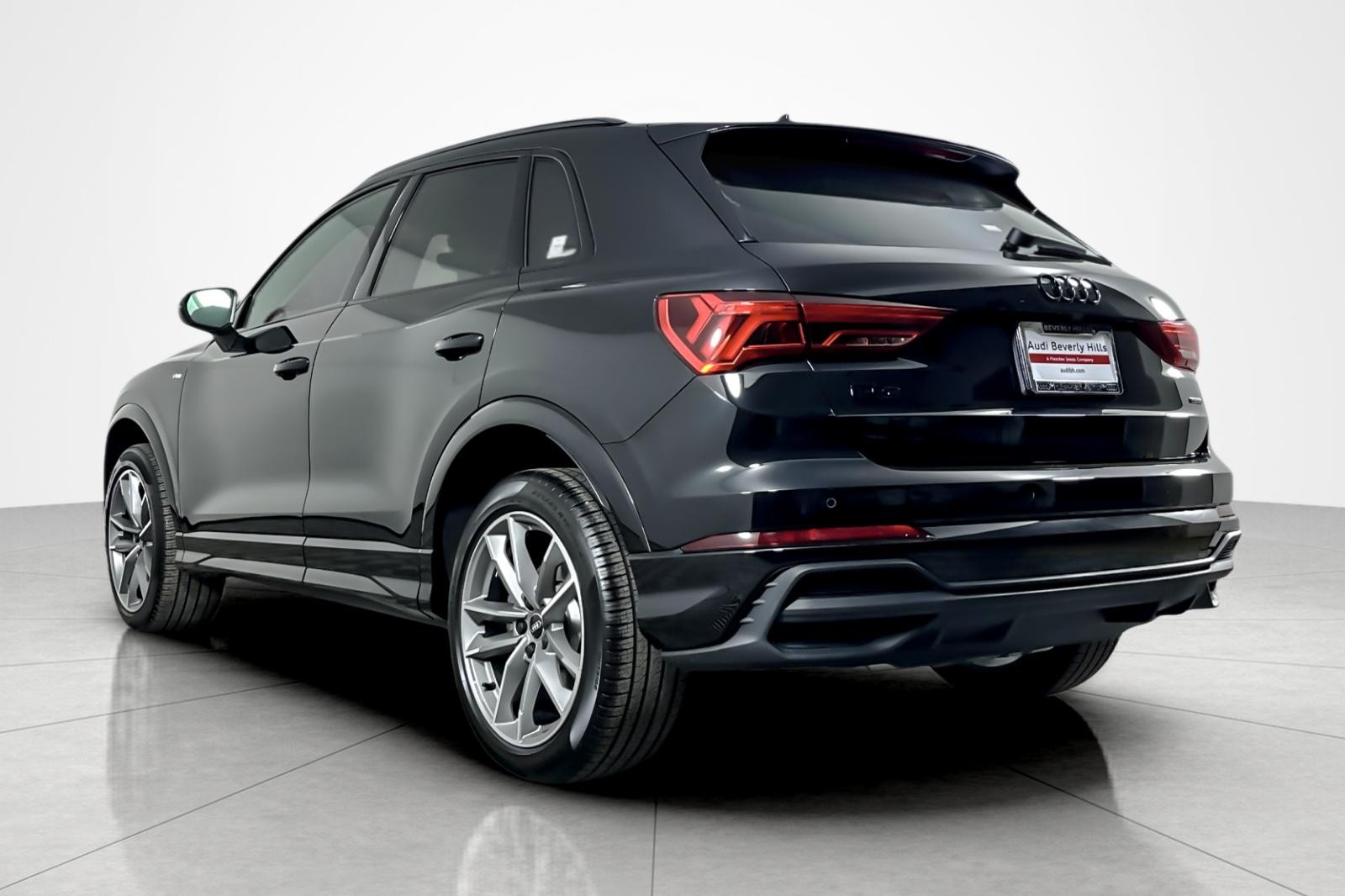 2025 Audi Q3 S line Premium 45 TFSI photo 3
