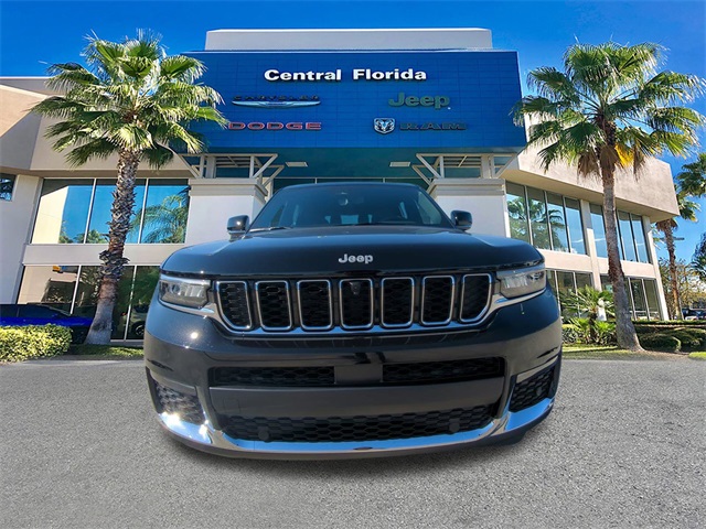 2025 Jeep Grand Cherokee Limited photo 2