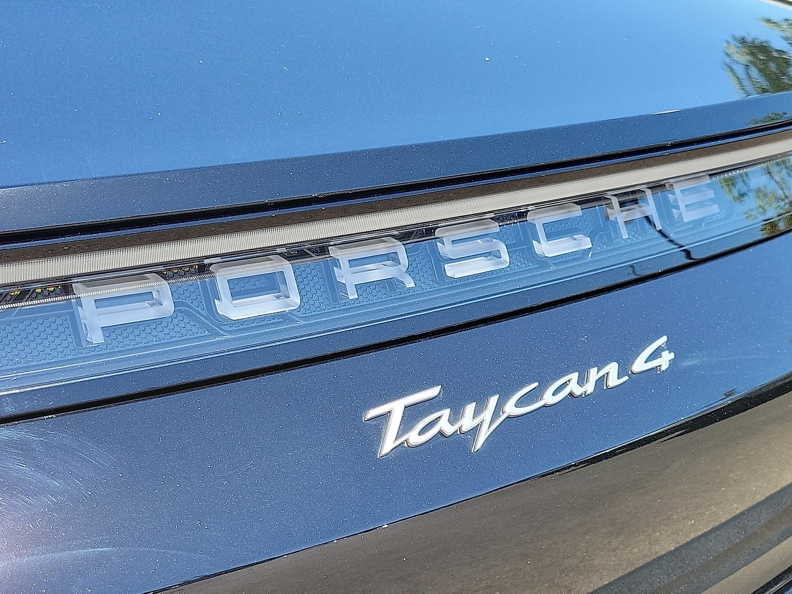 2025 Porsche Taycan photo 29